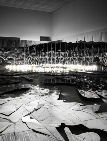 Lee Bul. Civitas Solis II, 2014. Polycarbonate sheet, acrylic mirror, LED lighting, electronic wiring, 330 x 3325 x 1850 cm as installed.&nbsp;Courtesy of the artist &amp;amp; PKM Gallery.